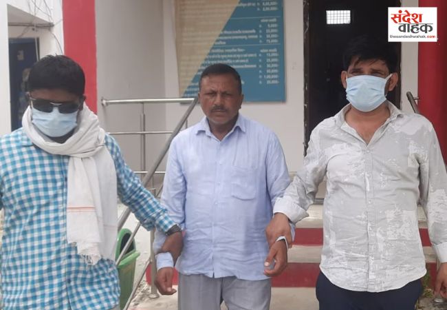 गोंडा नगर पालिका का नजूल अमीन 1 लाख रुपये की रिश्वत लेते रंगे हाथ गिरफ्तार