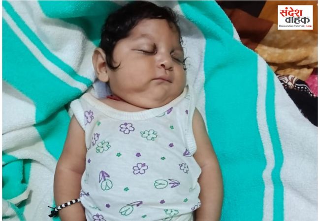 सैटेलाइट बस स्टैंड पर ठेले के नीचे रो रहा था लावारिस मासूम, खाकी ने बचाई जान