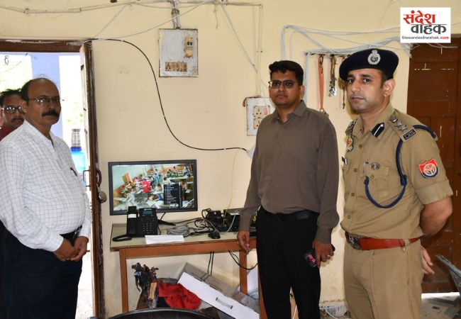 UPTET परीक्षा को लेकर डीएम और एसएसपी ने केंद्र का किया औचक निरीक्षण