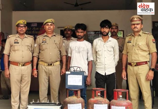 पुलिस ने चोरी के सामान और नकदी के साथ दो दोस्तों को किया गिरफ्तार