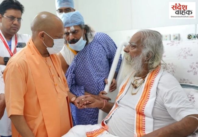 मेदांता पहुंचे CM योगी, महंत नृत्य गोपाल दास के स्वास्थ्य की ली जानकारी