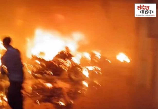 नोएडा की PG बिल्डिंग में भीषण आग, महिला समेत 2 की मौत, हिरासत में मकान मालिक