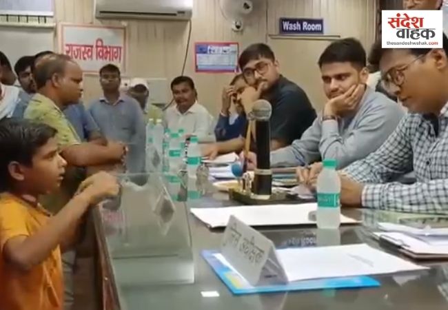 लखीमपुर में 13 साल के बच्चे की बेबाक फरियाद सुन DM भी हुए हैरान, तुरंत खुलवाया घर का ताला