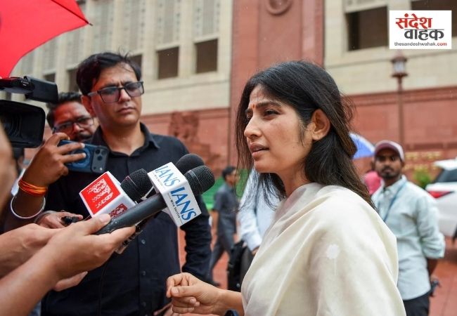 छात्रों पर पुलिस कार्रवाई से भड़कीं डिंपल यादव, पूछा- क्या यही है BJP का रामराज्य