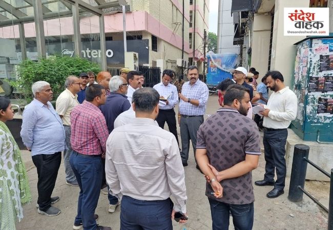 हजरतगंज में हटेंगे अवैध साइन बोर्ड, LDA उपाध्यक्ष ने दिए सख्त कार्रवाई के निर्देश