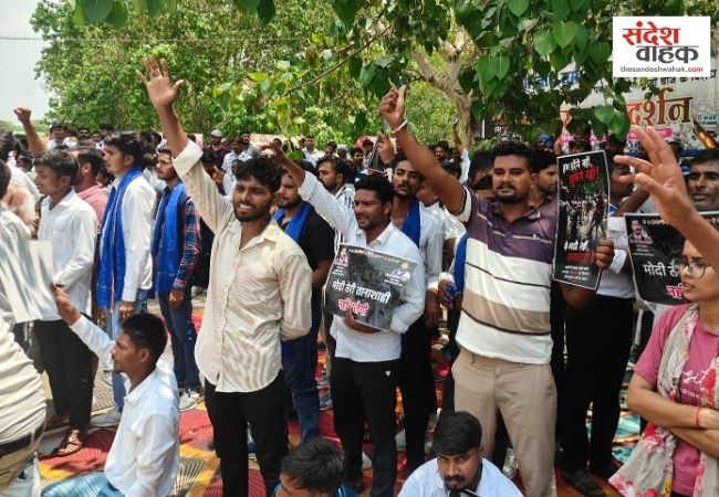 लखनऊ में आजाद समाज पार्टी का प्रदर्शन, चंद्रशेखर आजाद के पहुंचने से पहले जुटे हजारों समर्थक