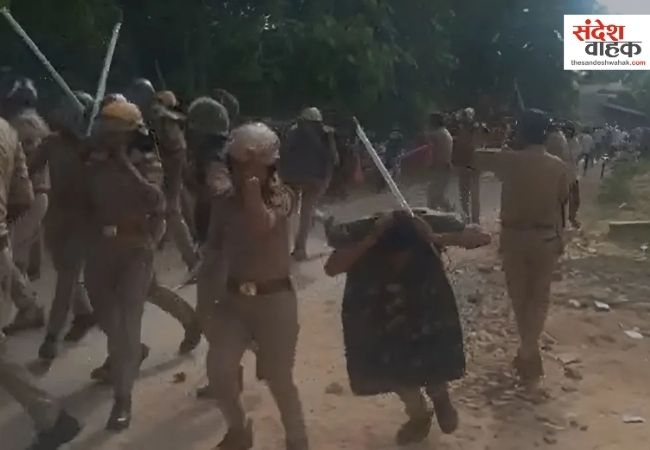 देवरिया में अंबेडकर प्रतिमा हटाने पर बवाल, ग्रामीणों के पथराव में कई पुलिसकर्मी घायल