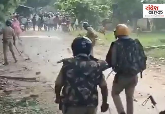 देवरिया में आंबेडकर मूर्ति विवाद पर बड़ा ऐक्शन, दारोगा-लेखपाल समेत 5 कर्मचारी निलंबित