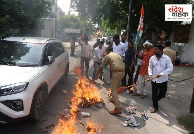 राहुल गांधी पर टिप्पणी को लेकर लखनऊ में यूथ कांग्रेस का प्रदर्शन, फूंके गए दो नेताओं के पुतले