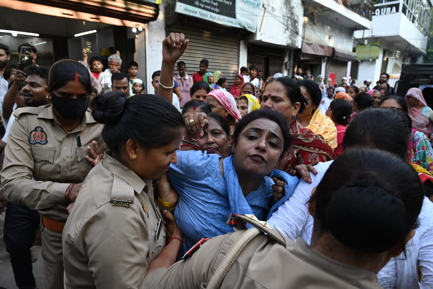 लखनऊ में कंगना रनौत के बयान पर महिला कांग्रेस का विरोध, कई कार्यकर्ता हिरासत में