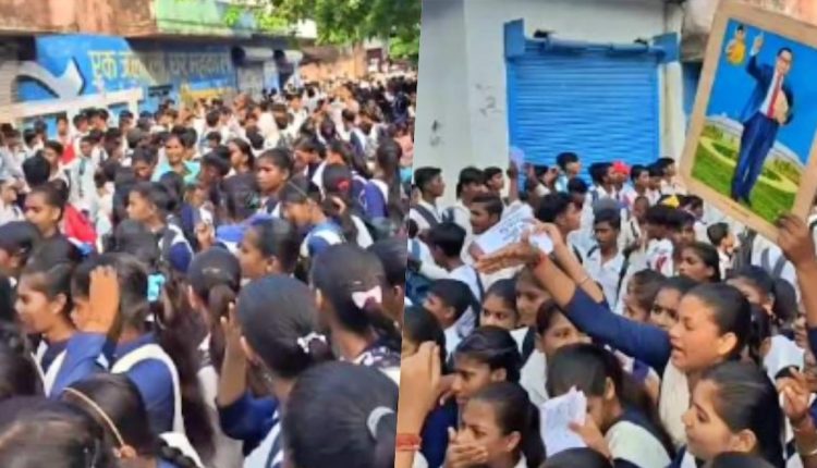 Fatehpur School Protest 