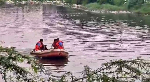 बुलंदशहर में दर्दनाक हादसा: स्कूल से लौट रही 11 साल की चारू खुले नाले में बही, 24 घंटे बाद भी सुराग नहीं!
