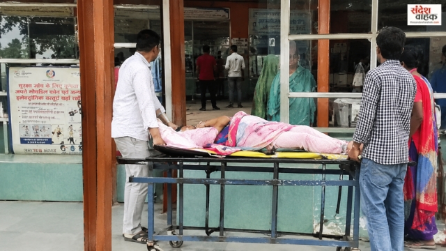 Prayagraj: इलाज बाद में, पहले स्ट्रेचर खोजिए! SRN अस्पताल की बदहाल व्यवस्था ने फिर खोली पोल