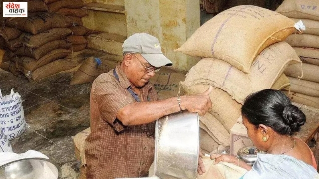 फ्री राशन लेने वालों पर UP सरकार का बड़ा वार, 2.35 लाख अपात्रों के राशन कार्ड होंगे निरस्त