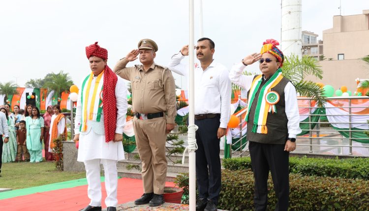 सीतापुर: रेडिको खेतान कंदुनी में धूमधाम से मना स्वतंत्रता दिवस, कर्मचारियों ने निकाली तिरंगा यात्रा