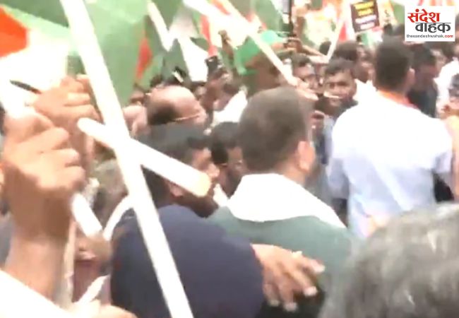 पेपर लीक और बेरोजगारी पर तेजस्वी यादव का पटना में पैदल मार्च