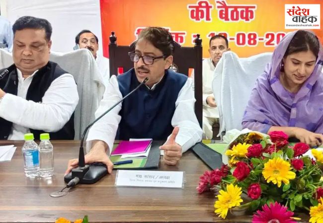 बैठक के दौरान आपस में भिड़े आशु मलिक और इमरान मसूद