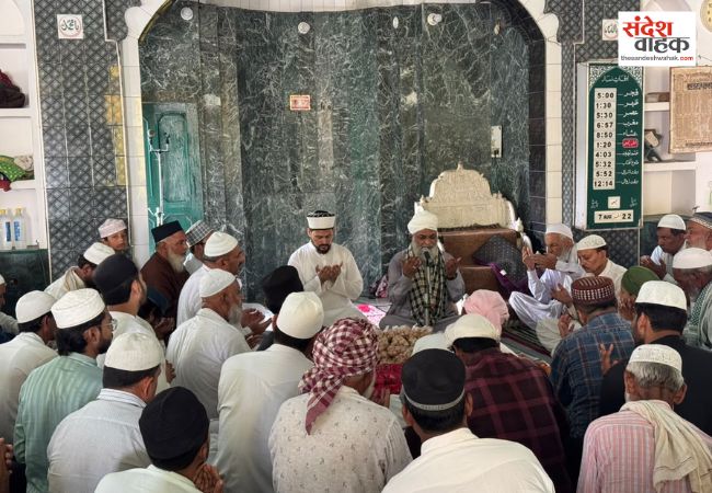 बड़े ही तज़क व एहतेशाम के साथ शहर में मनाया गया जश्न-ए-आला हज़रत