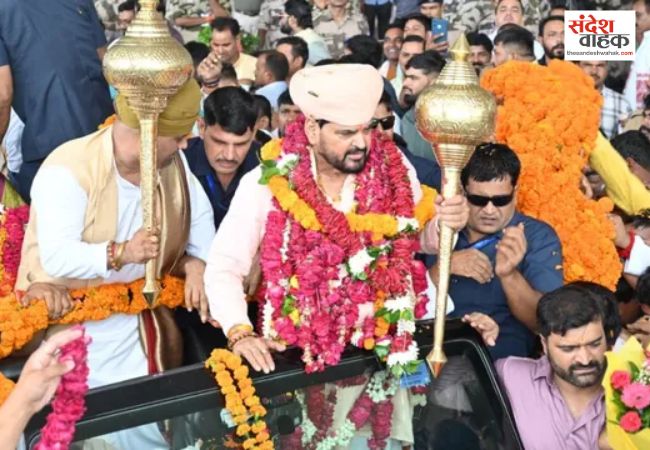 अयोध्या पहुंचे बृजभूषण सिंह का जोरदार स्वागत