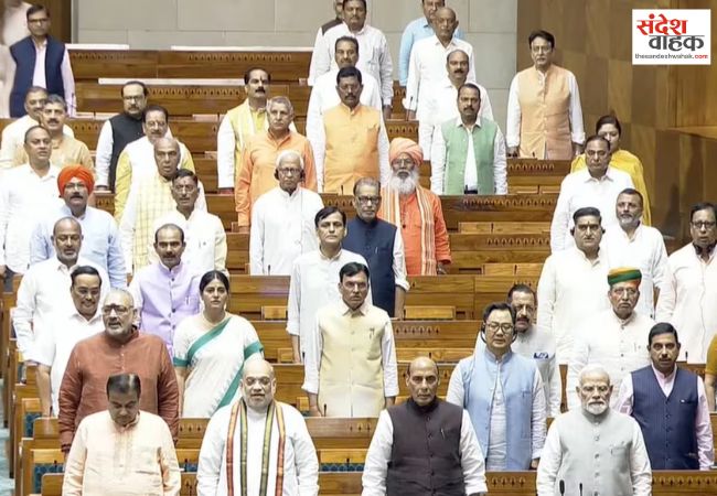 भारी हंगामे के बीच लोकसभा अनिश्चितकाल के लिए स्थगित, पीएम मोदी और अमित शाह रहे मौजूद