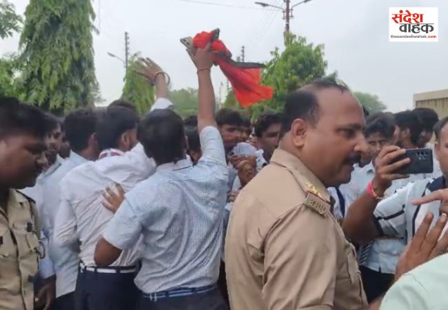 नवोदय विद्यालय में छात्रों के खाने में मिला कीड़ा