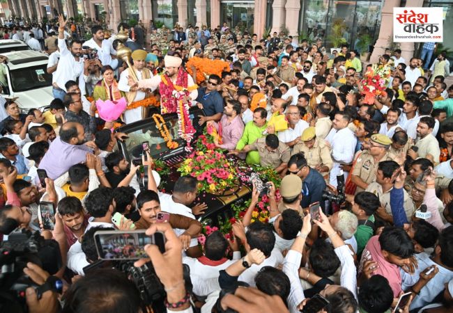 अयोध्या पहुंचे बृजभूषण सिंह का जोरदार स्वागत