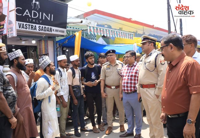 उर्स के दृष्टिगत जिलाधिकारी एवं वरिष्ठ पुलिस अधीक्षक ने दल-बल के साथ किया फ्लैग मार्च