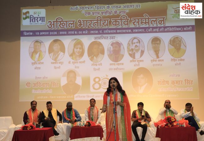एक शाम शहीदों के नाम में गूंजा देशभक्ति का स्वर, कवियों ने शहीदों को दी श्रद्धांजलि