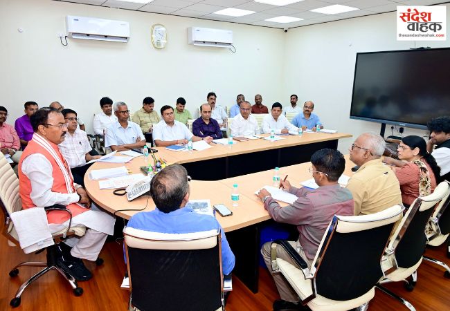 केशव मौर्य के कड़े निर्देश, रिक्त पदों पर भर्ती से लेकर सड़कों तक के लिए बनाएं एक्शन प्लान