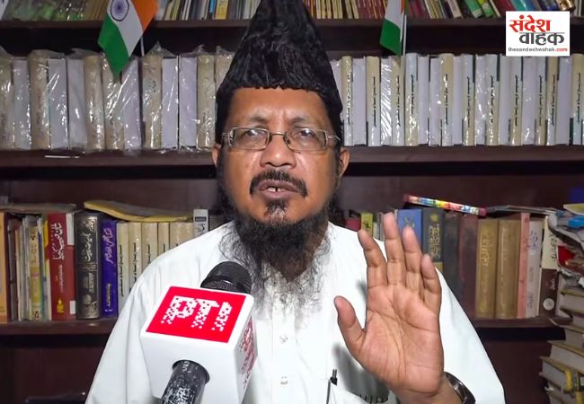 अखिलेश यादव के 40 हजार रुपये देने के वादे पर भड़के मौलाना रजवी, बोले- सीएम रहते 40 पैसे भी दिए हों तो बताएं