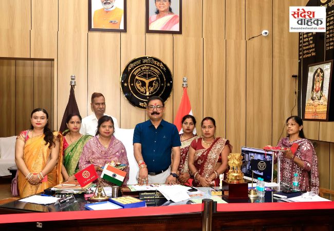 जिलाधिकारी को राखी बांधकर दिया भाईचारे और महिला सशक्तिकरण का संदेश