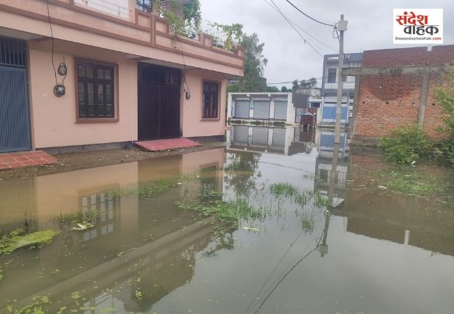 जलमग्न हुआ फैजुल्लागंज, घरों में कैद हुए लोग