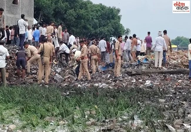 प्रयागराज के मनौरी में पटाखा फैक्ट्री में भीषण विस्फोट