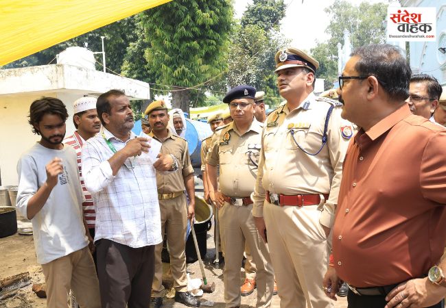 उर्स के दृष्टिगत जिलाधिकारी एवं वरिष्ठ पुलिस अधीक्षक ने दल-बल के साथ किया फ्लैग मार्च