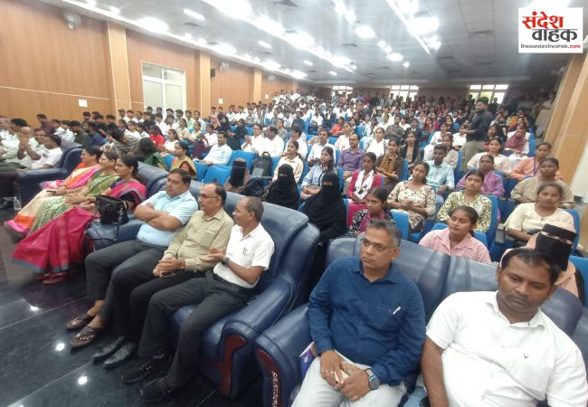 दीक्षारम्भ कार्यक्रम में नवप्रवेशित विद्यार्थियों को दिया गया सफलता का मंत्र