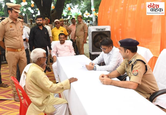 थाना समाधान दिवस में डीएम-एसएसपी ने सुनीं फरियादें