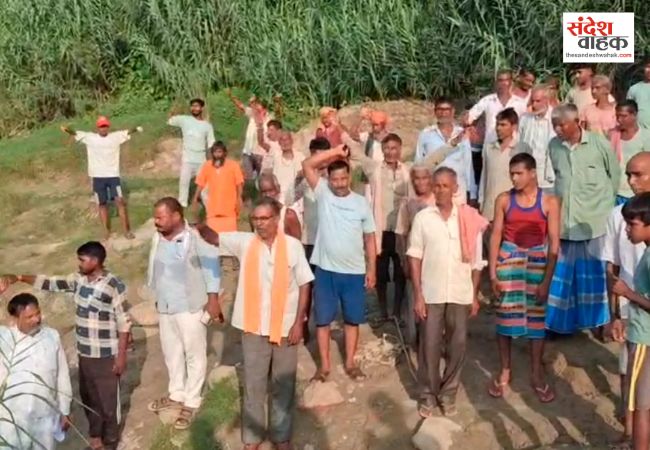 जर्जर नाव की जगह नई नाव मिलने पर सियासत
