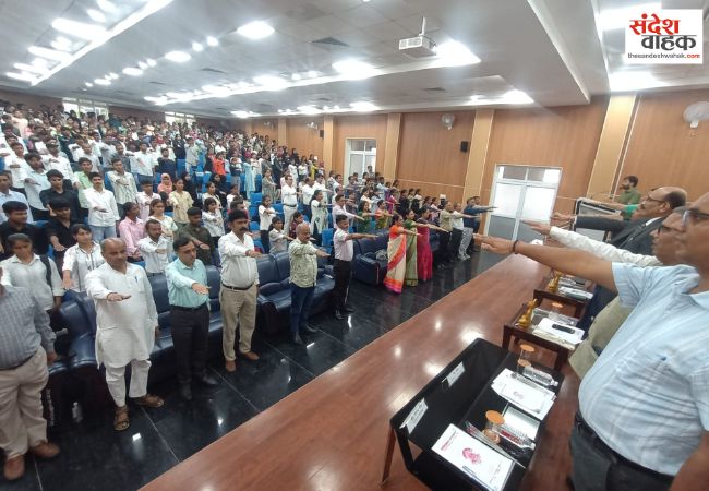 दीक्षारम्भ कार्यक्रम में नवप्रवेशित विद्यार्थियों को दिया गया सफलता का मंत्र