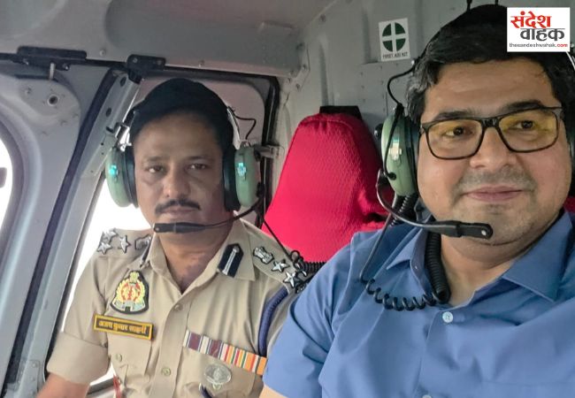 नाथ नगरी बरेली में सातों नाथ मंदिरों और कांवड़ियों पर हेलिकॉप्टर से हुई पुष्प वर्षा