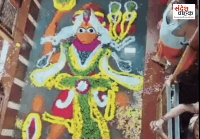 प्रयागराज में उफान पर गंगा-यमुना, लेटे हनुमान मंदिर के गर्भगृह तक पहुंचा जल