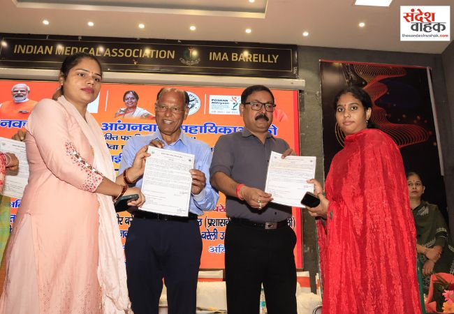 570 नवचयनित आंगनबाड़ी सहायिकाओं को बांटे गए नियुक्ति पत्र