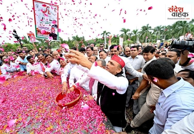 जनेश्वर मिश्र जयंती पर अखिलेश यादव ने दी श्रद्धांजलि, लखनऊ समेत पूरे यूपी में सपा का आयोजन