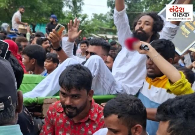झारखंड में छात्रों का विधानसभा मार्च, 9 दिन से अनशन पर बैठे देवेंद्र महतो भी पहुंचे