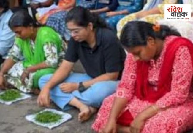 रैंक लिस्ट में नाम फिर भी नौकरी नहीं, केरल में अभ्यर्थियों ने घास-मिट्टी खाकर जताया विरोध