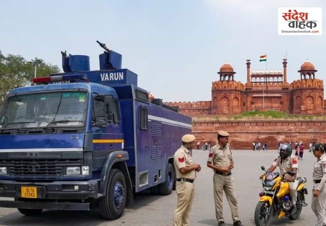 दिल्ली में बम धमाके की धमकी से हड़कंप, HC-एयरपोर्ट से लाल किले तक हाई अलर्ट