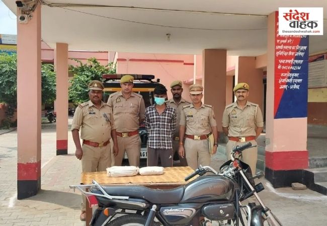 अलीगढ़ में प्रेमी ने की प्रेमिका की हत्या, ईंट से कुचला चेहरा, बाइक ने खोला राज