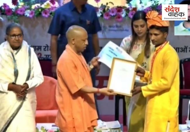 UP टॉपर रजनीश की डिग्रियां निरस्त, 1 लाख का इनाम और टैबलेट भी होगा जब्त, CM ने किया था सम्मानित