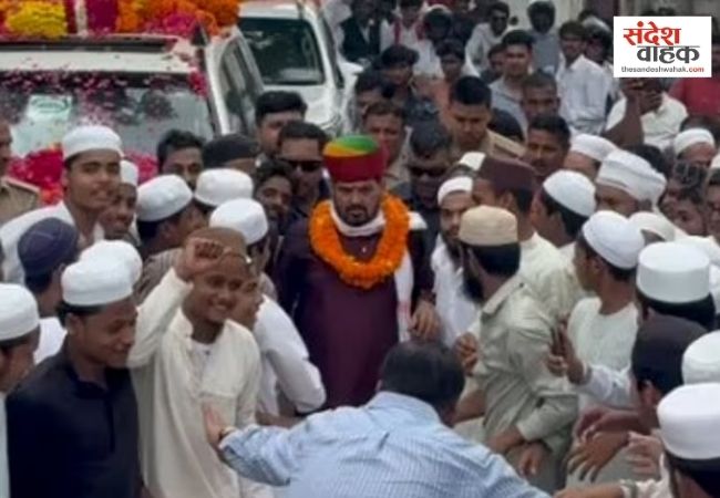 बृजभूषण शरण सिंह को देख मदरसे के बच्चों ने लगाए ‘शेर आया’ शेर आया’ के नारे, वीडियो वायरल