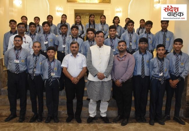 लखनऊ में छात्रों ने देखा विधानसभा का कामकाज, सतीश महाना ने समझाई संसदीय प्रक्रिया