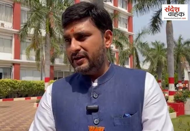 नगर निगम ने हटवाईं रक्षा मंत्री के बेटे नीरज सिंह के जन्मदिन की होर्डिंग्स, भड़के बीजेपी कार्यकर्ता